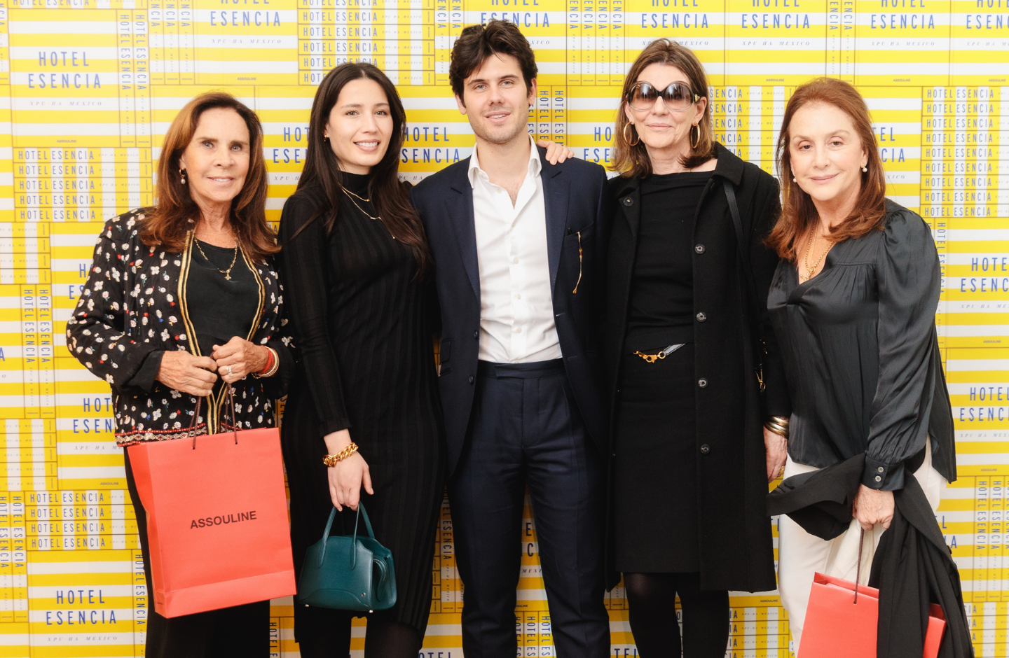  Holidays Assouline 写真集 A Star-Studded Evening at the Petzel Gallery in NY | ASSOULINE